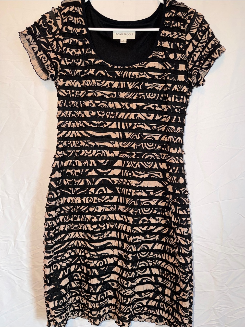 Ronni Nicole Black & Nude Patterned Short Sleeve Dress